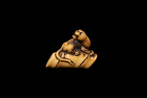 ☼NETSUKE IN IVORY