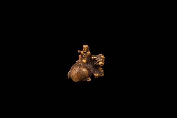 ☼AN IVORY NETSUKE