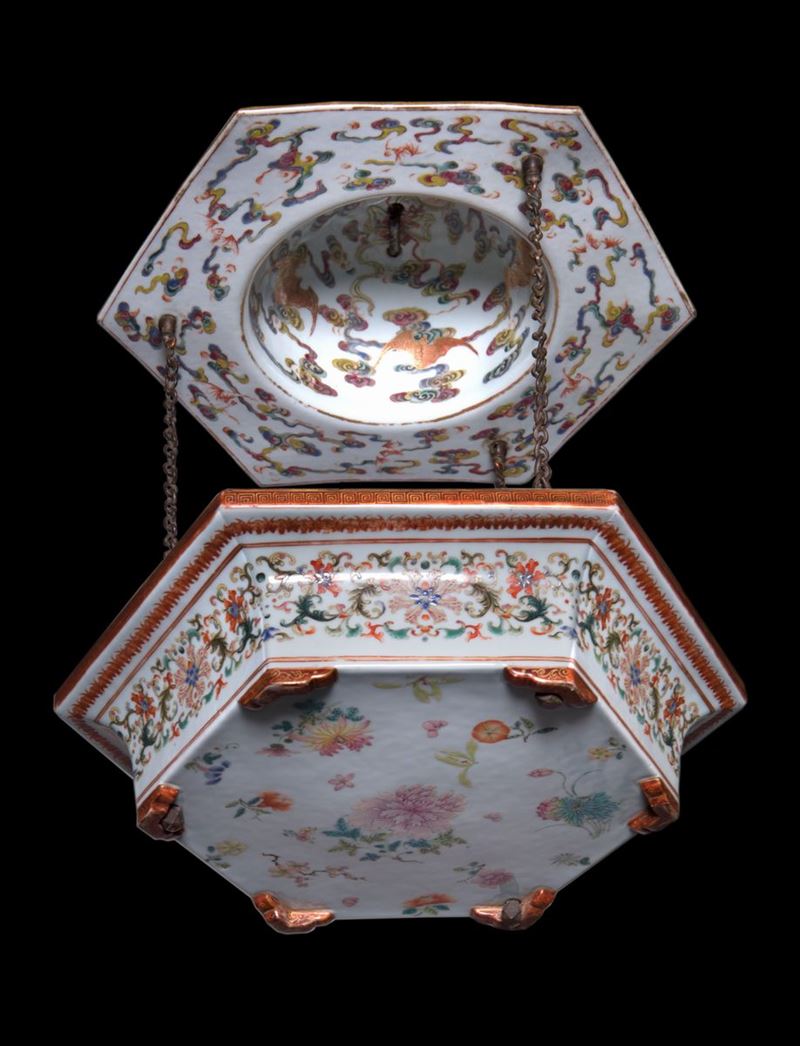 RARA LAMPADA DA PALAZZO IN PORCELLANA YANGCAI PROBABILMENTE IMPERIALE