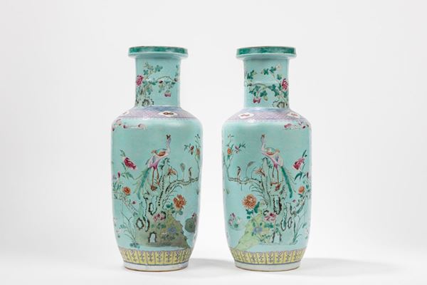 COPPIA DI VASI ROULEAU IN PORCELLANA  (Cina, inizio XX secolo)  - Asta Fine Asian Art - Marcopolo srl - Marcopolo Asian Art Auction Milano