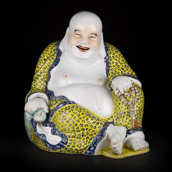LARGE PORCELAIN SMILING BUDDHA WAN TONGSHUN MARKED