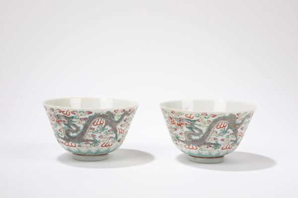 A PAIR OF PORCELAIN CUPS