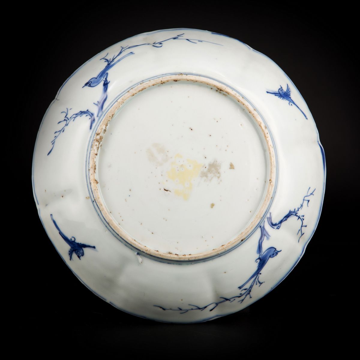 Piatto bianco e blu in porcellana, Cina, dinastia Ming, periodo Wanli (1562-1620)