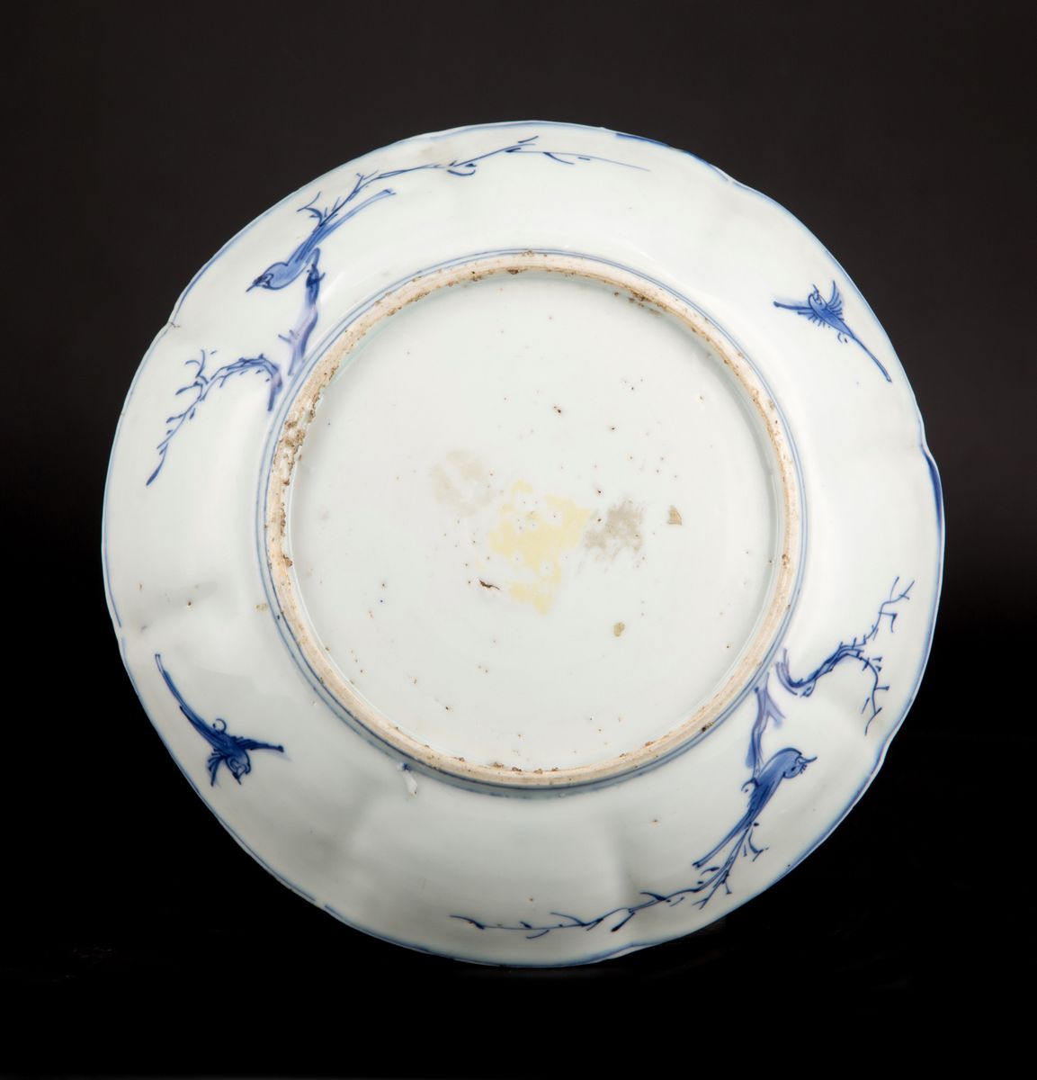 Piatto bianco e blu in porcellana, Cina, dinastia Ming, periodo Wanli (1562-1620)