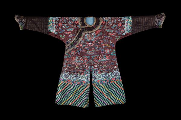 AN EMBROIDERED SILK ROBE