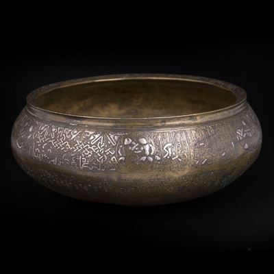 Ciotola in ottone inciso e ageminato in argento, Siria o Iran, XIII - XIV secolo