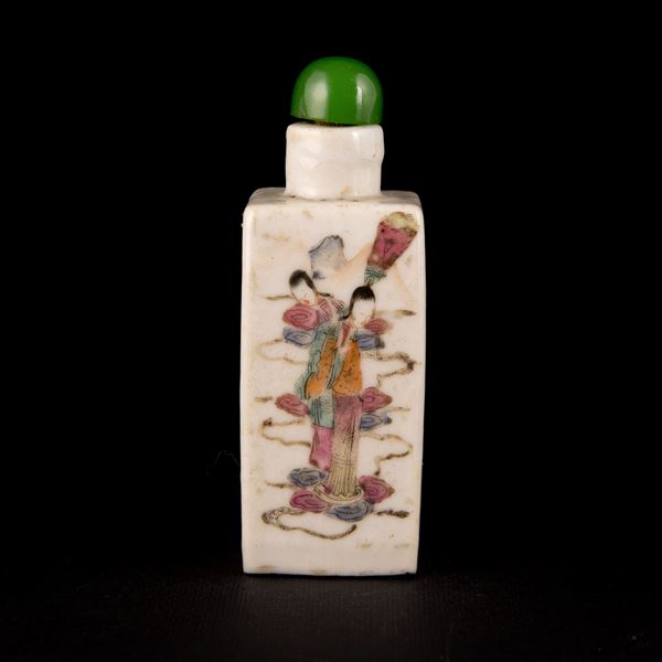  SNUFF BOTTLE IN PORCELLANA