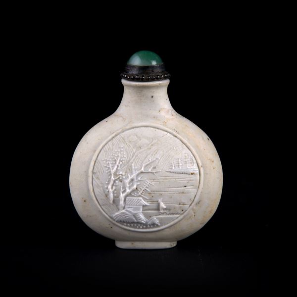  SNUFF BOTTLE IN PORCELLANA BISQUIT