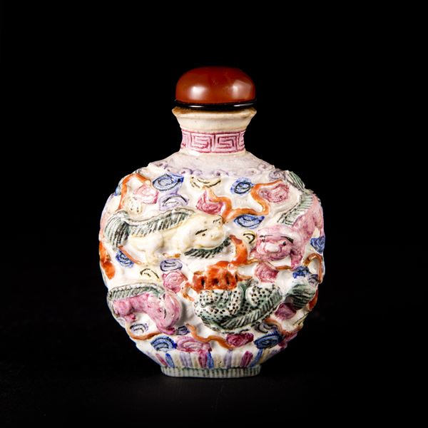  OOVERLAY GLASS SNUFF BOTTLE