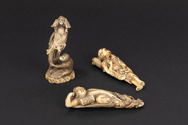 ☼LOTTO COMPOSTO DA DUE OKIMONO E UN NETSUKE IN AVORIO