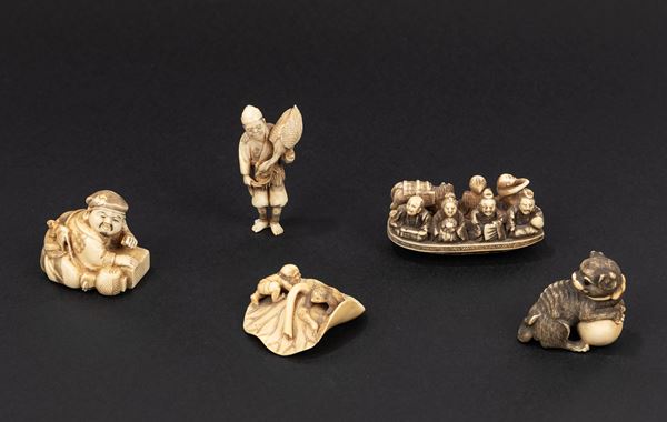 ☼LOTTO COMPOSTO DA CINQUE NETSUKE/OKIMONO IN AVORIO