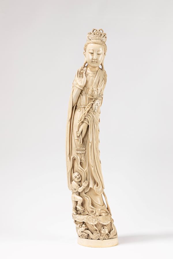 ☼A LARGE IVORY CARVING