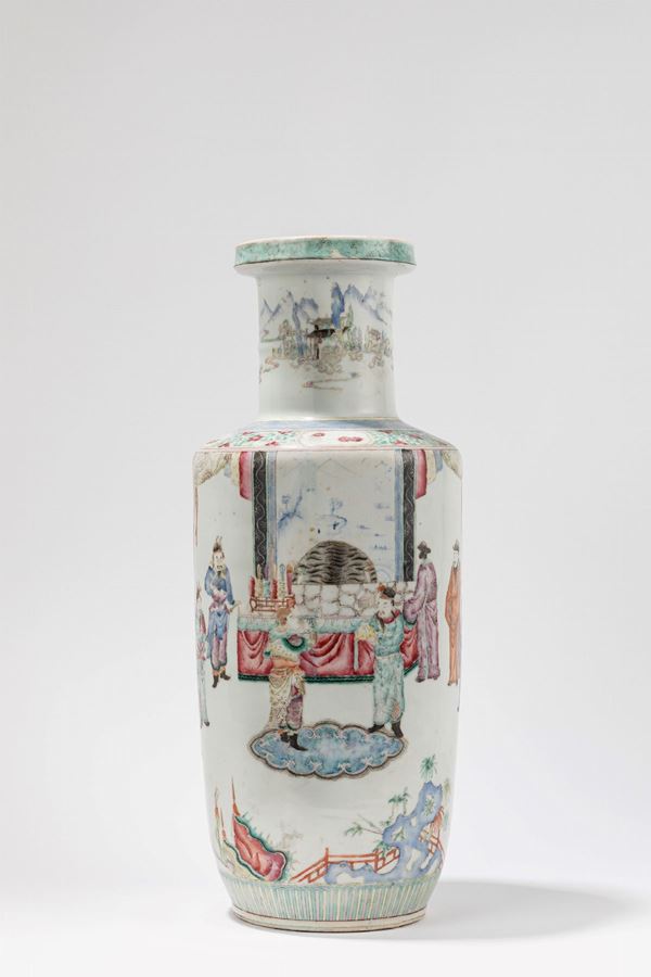 A FAMILLE ROSE PORCELAIN VASE