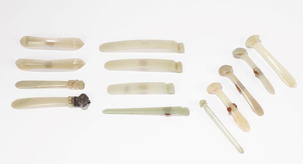 FIVE JADE RUYI SCEPTERS AND EIGHT PAPERWEIGHTS