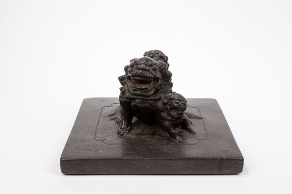 A MARBLE SCULPTURE  (China, 19th / 20th century)  - Auction Fine Asian Art - Marcopolo srl - Marcopolo Asian Art Auction Milano