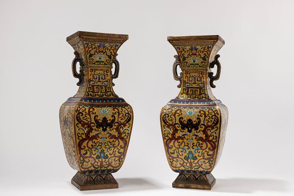 A PAIR OF CLOISONNE VASES