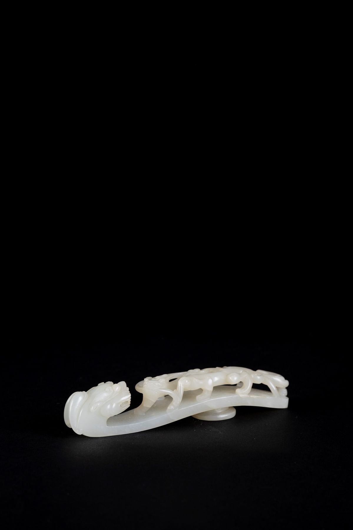 GRANDE GANCIO DA CINTURA IN GIADA BIANCA