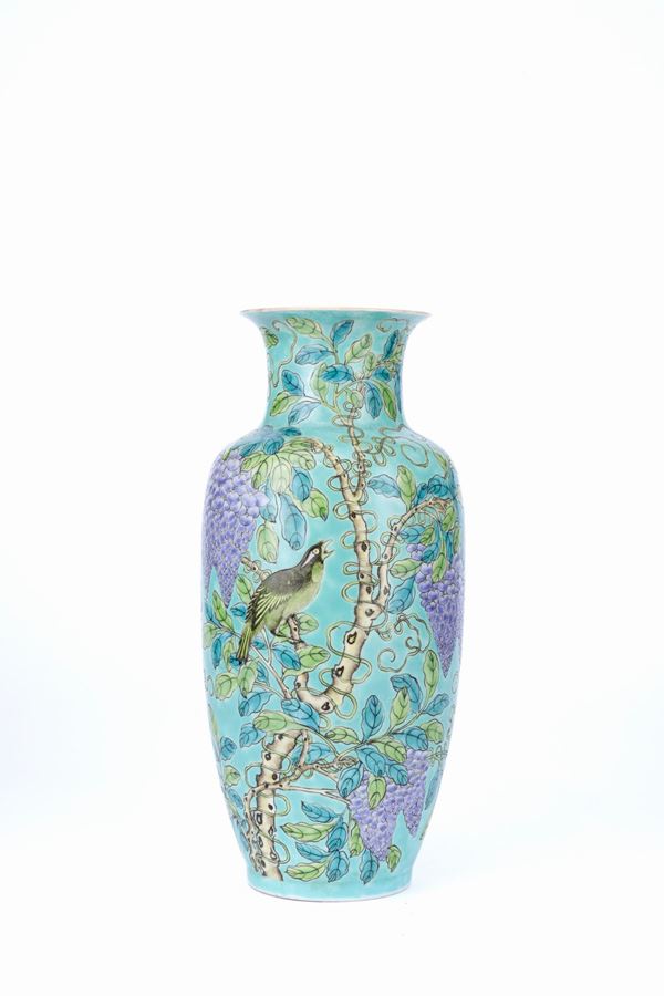 A BALUSTER-SHAPED DAYAZHAI STYLE PORCELAIN VASE