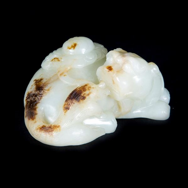  A WHITE JADE AND RUSSET LION DOG 