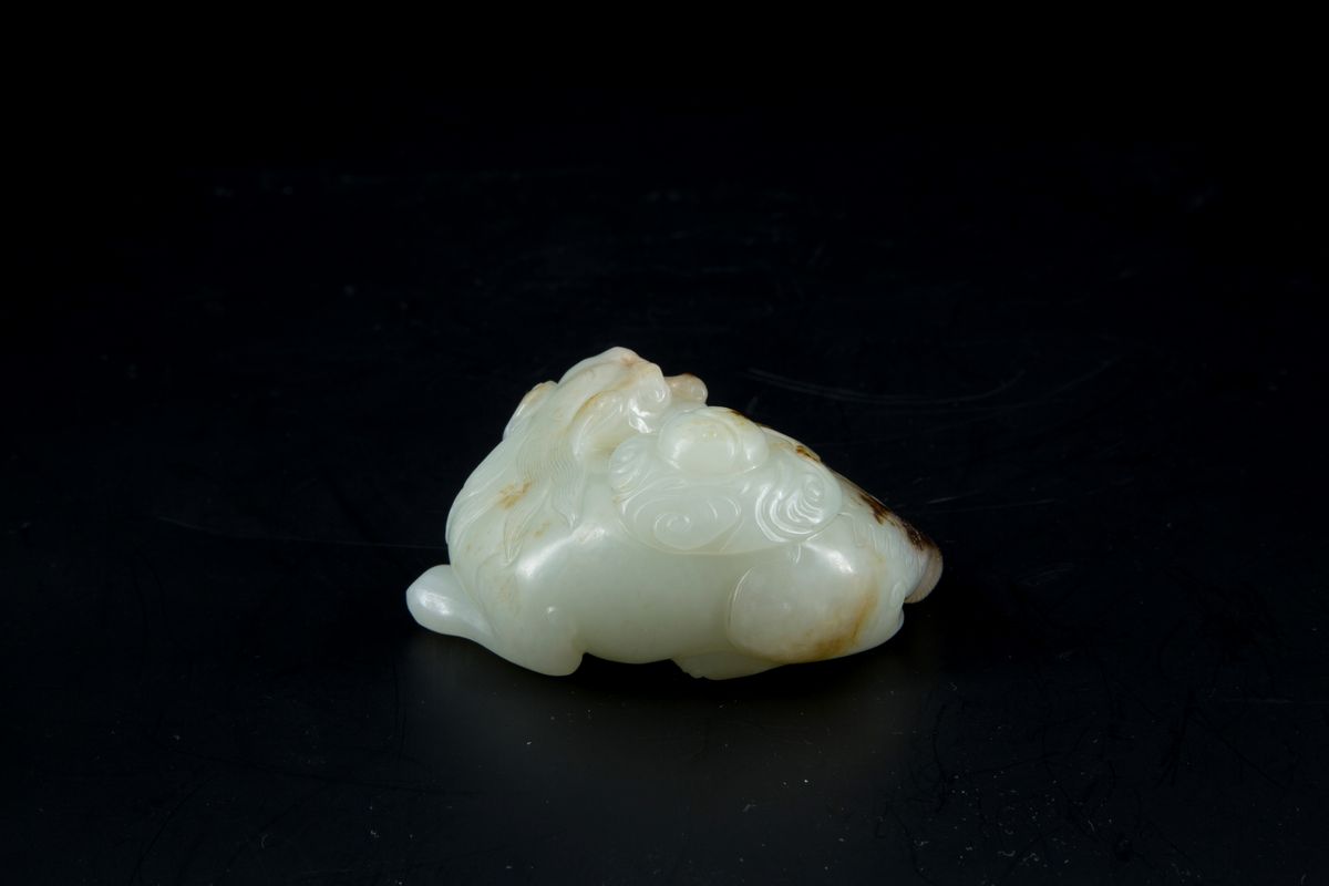 LEONE DI GIADA BIANCA E RUGGINE