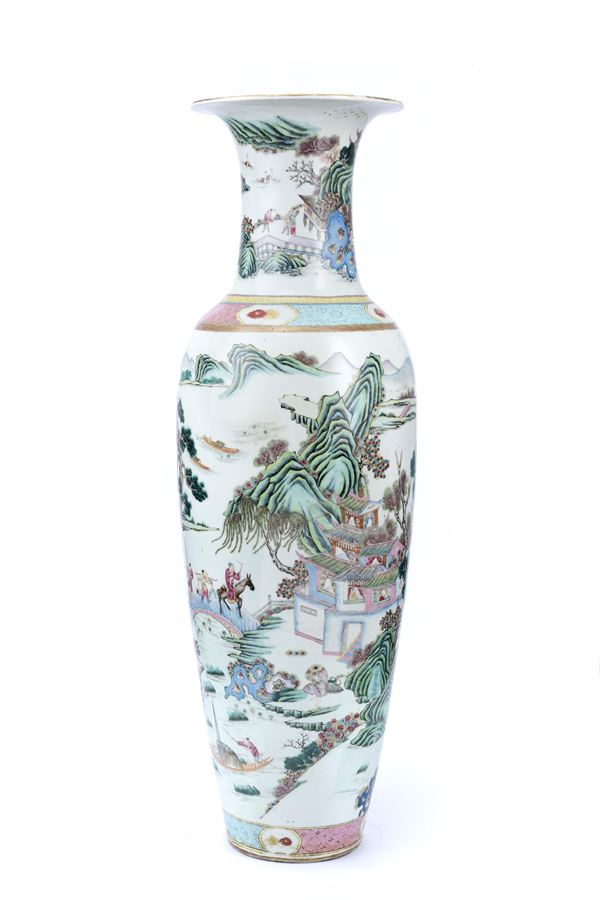 A LARGE FAMILLE ROSE PORCELAIN BALUSTER-SHAPED VASE