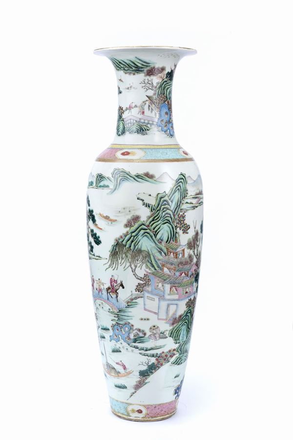 A LARGE FAMILLE ROSE PORCELAIN BALUSTER-SHAPED VASE