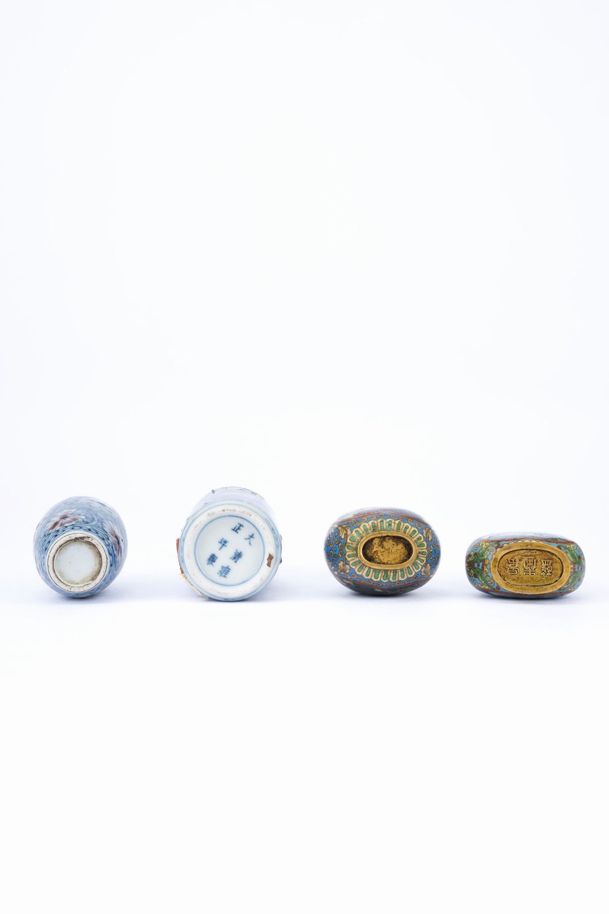 QUATTRO SNUFF BOTTLE