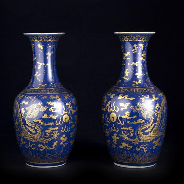 COPPIA DI VASI BLU E ORO IN PORCELLANA
