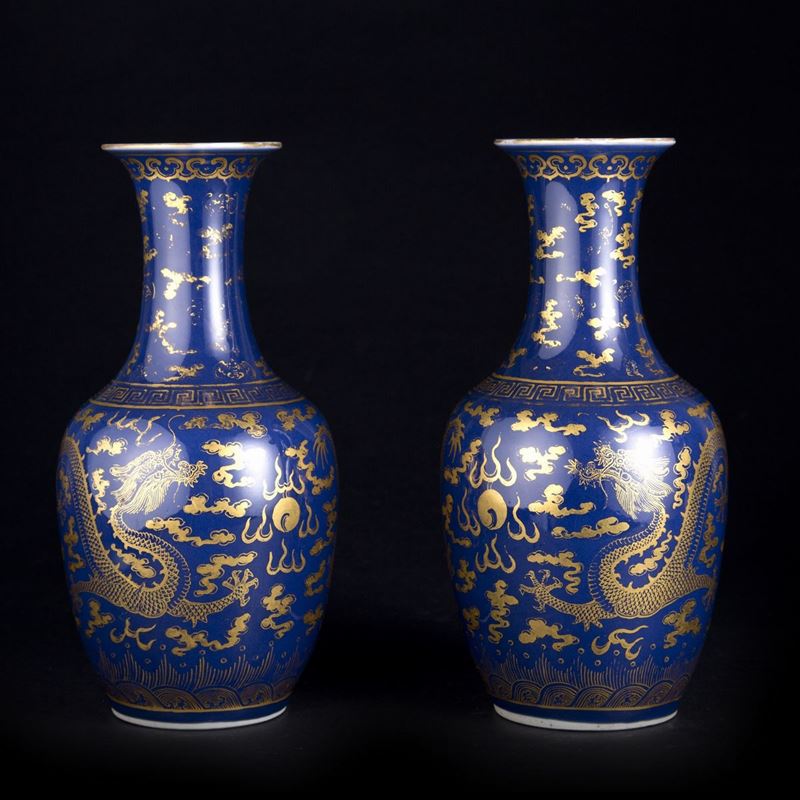 COPPIA DI VASI BLU E ORO IN PORCELLANA