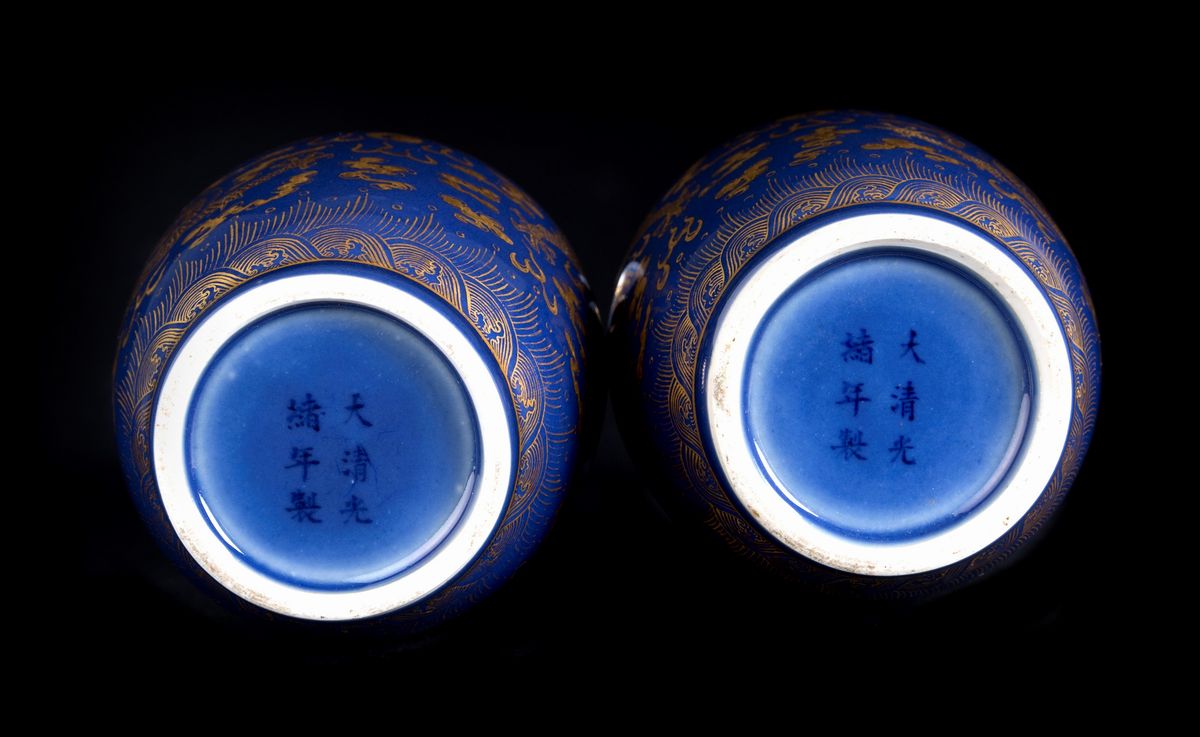 COPPIA DI VASI BLU E ORO IN PORCELLANA