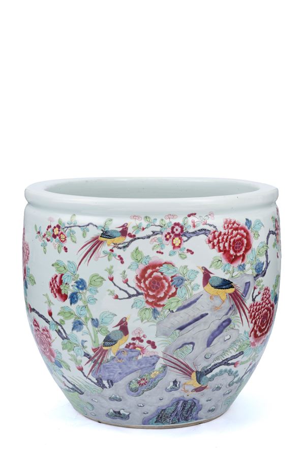 A FAMILLE ROSE PORCELAIN CACHEPOT