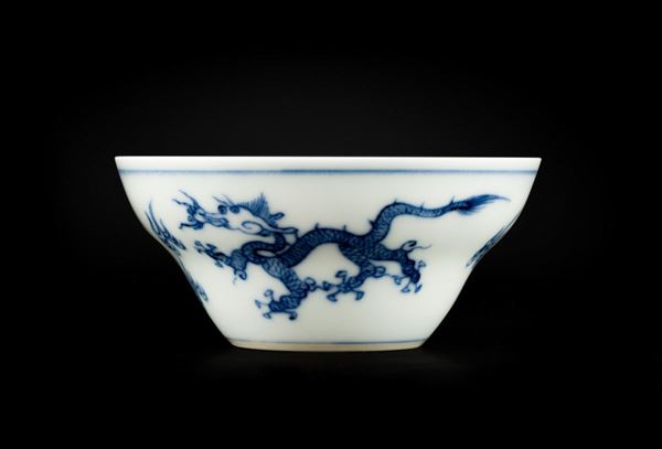  COPPA IN PORCELLANA  BIANCA E BLU DI FORMA OGEÉ