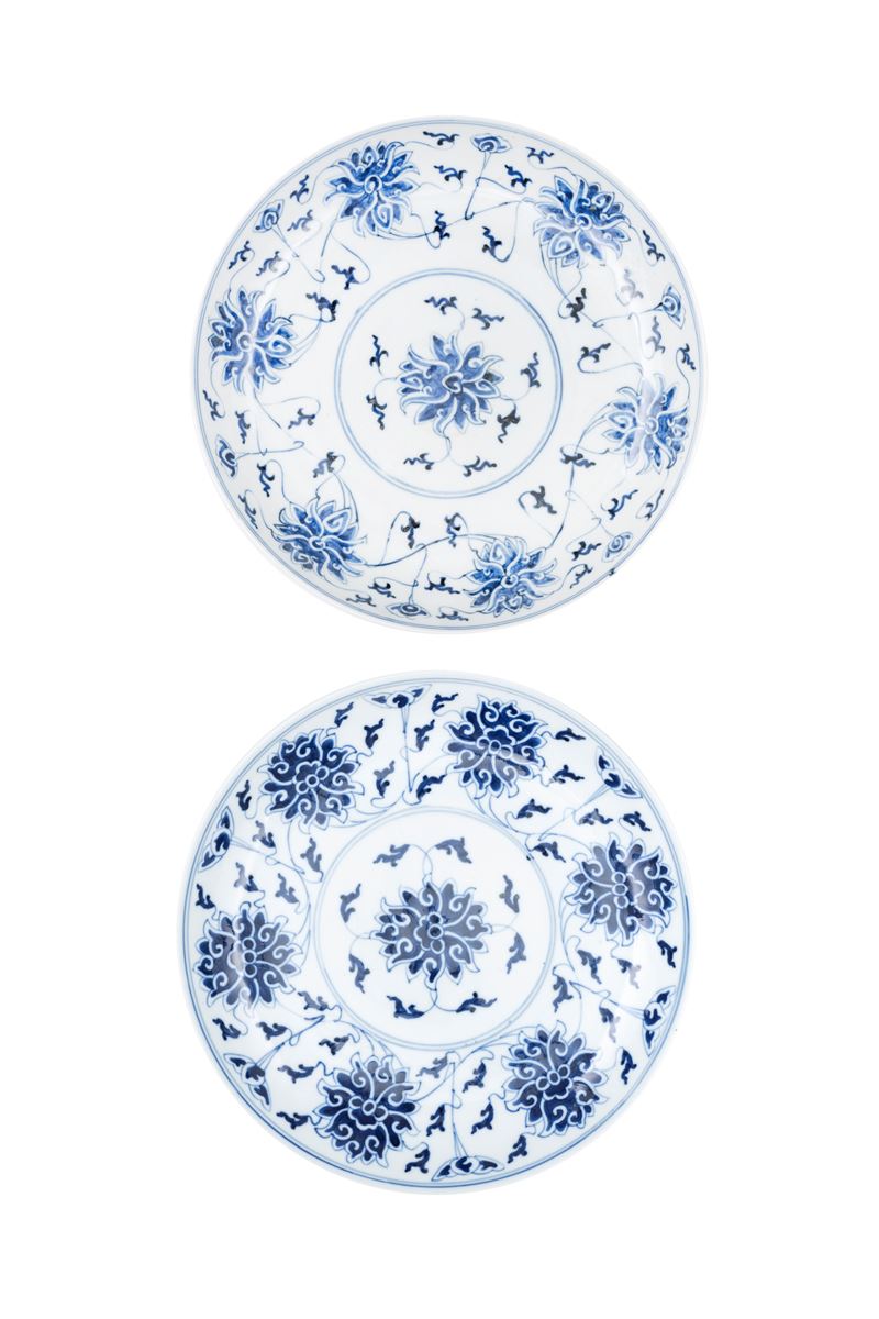 Coppia di Piatti in Porcellana Bianca e Blu