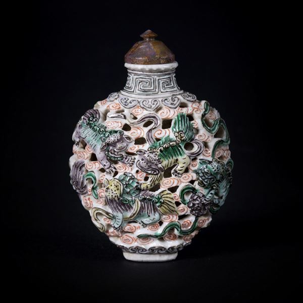 SNUFF BOTTLE IN PORCELLANA FAMIGLIA VERDE