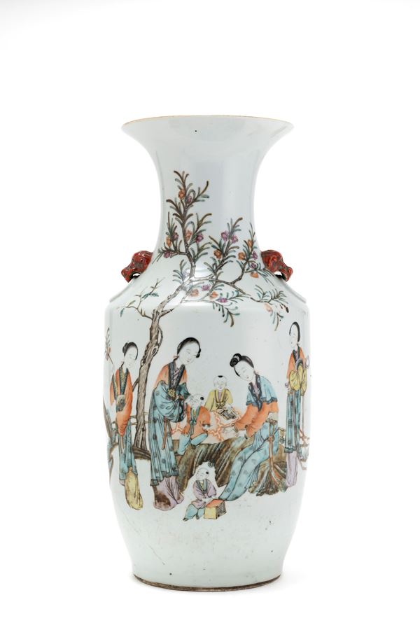 A SHUICAI PORCELAIN VASE