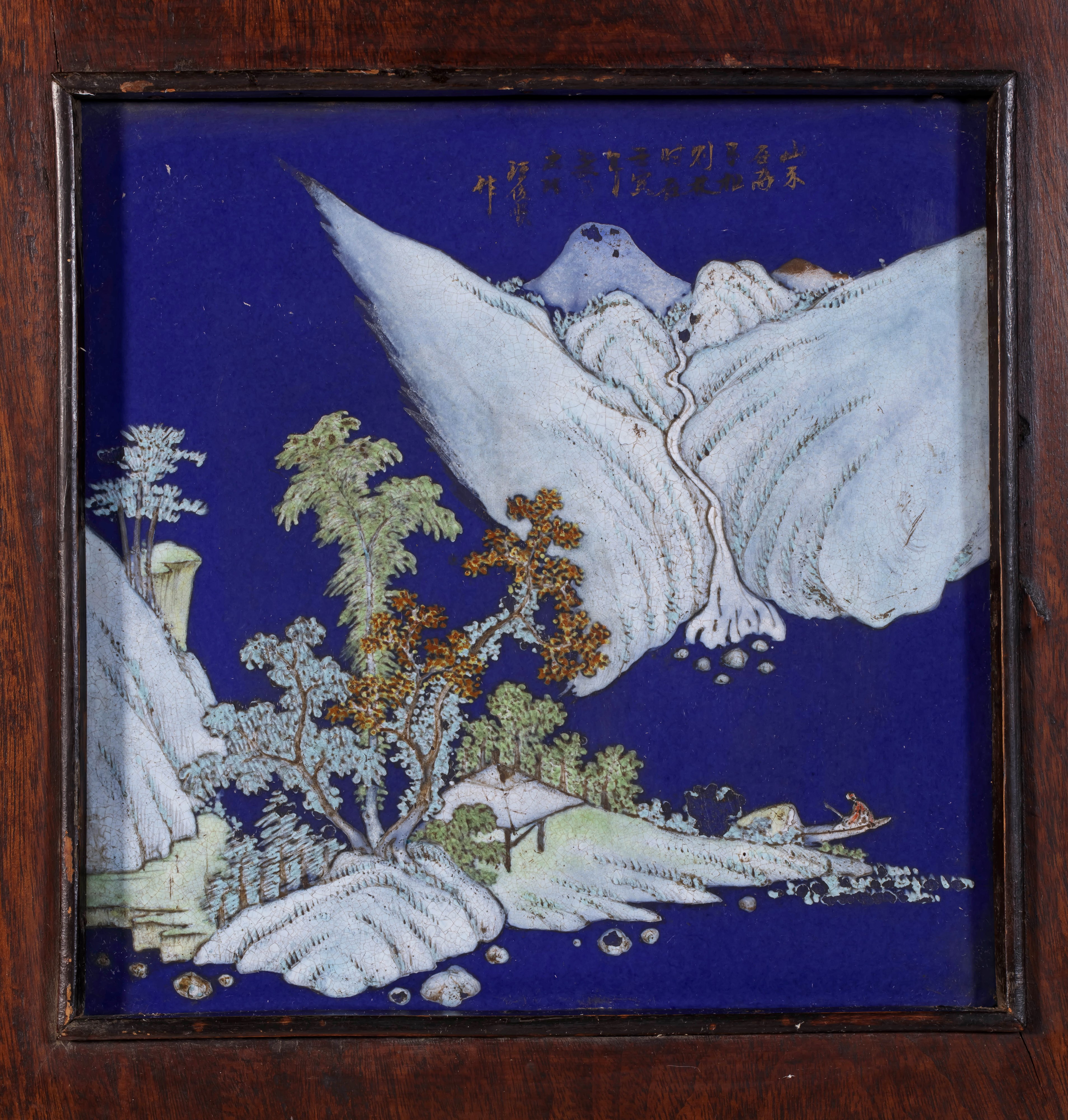 ESTREMAMENTE RARA COPPIA DI PANNELLI IN LEGNO E PORCELLANA QIANJIANG FIRMATA DA WANG JUNSHUN