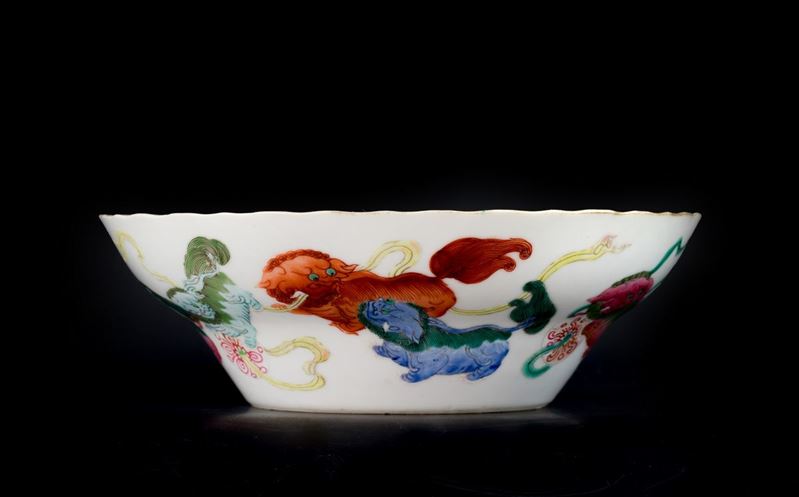 Bowl Ogeé in porcellana, Famiglia Rosa, Cina, dinastia Qing, XIX secolo