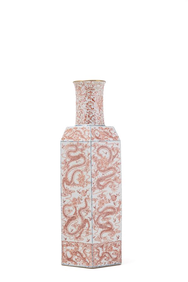 A PORCELAIN BOTTLE-SHAPED VASE