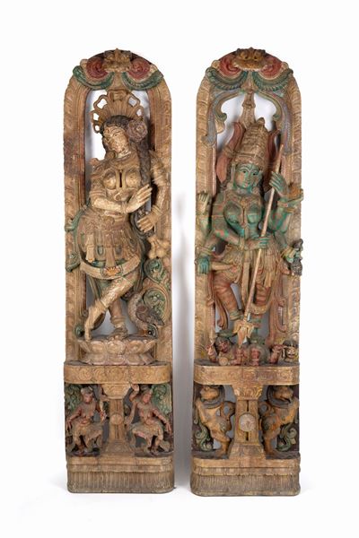 Coppia di Grandi Figure in Legno