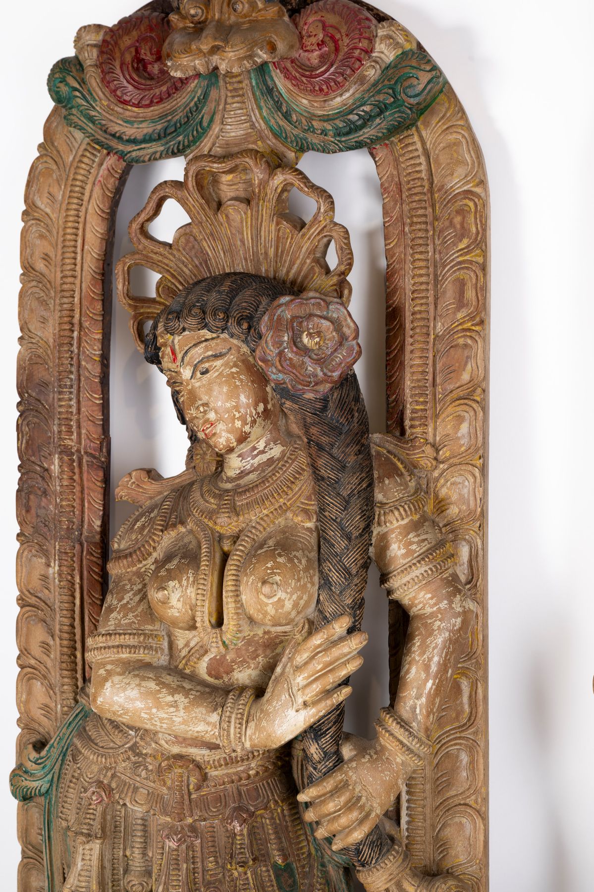 Coppia di Grandi Figure in Legno