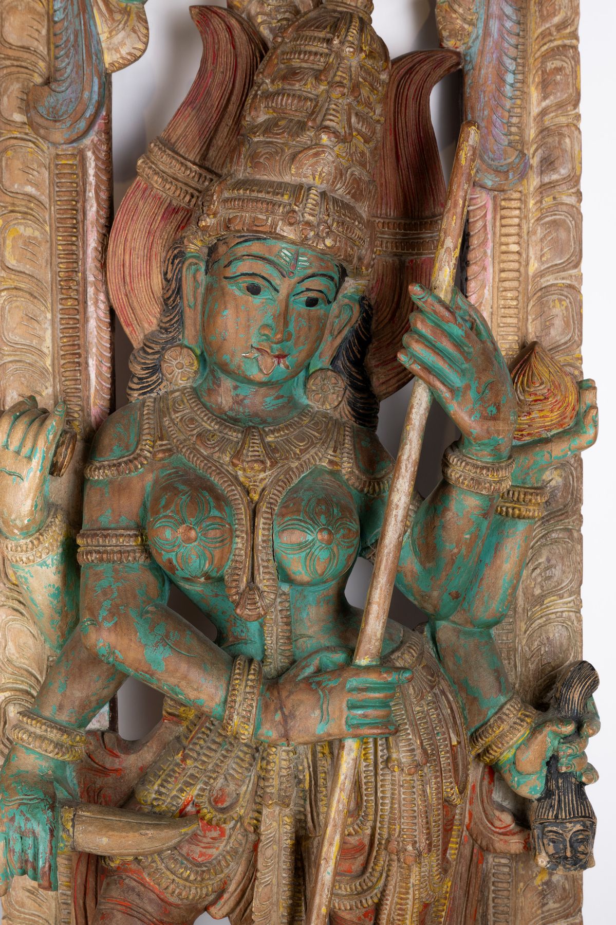 Coppia di Grandi Figure in Legno