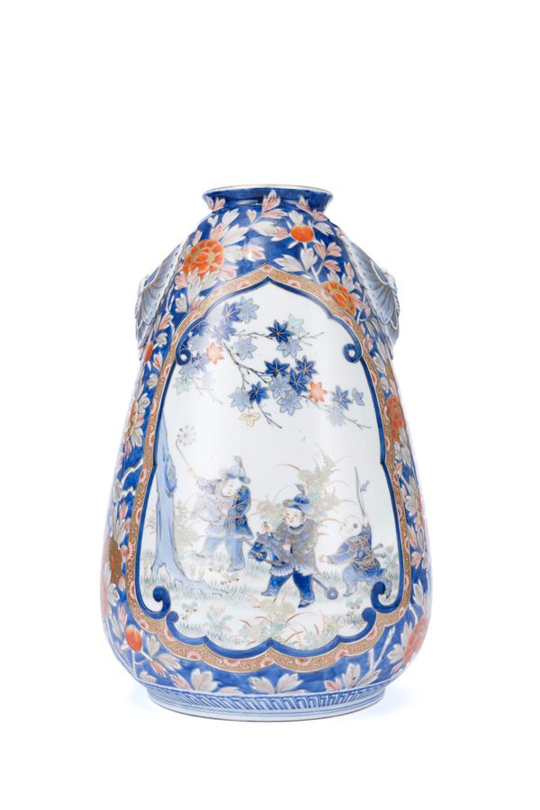 A IMARI PORCELAIN VASE