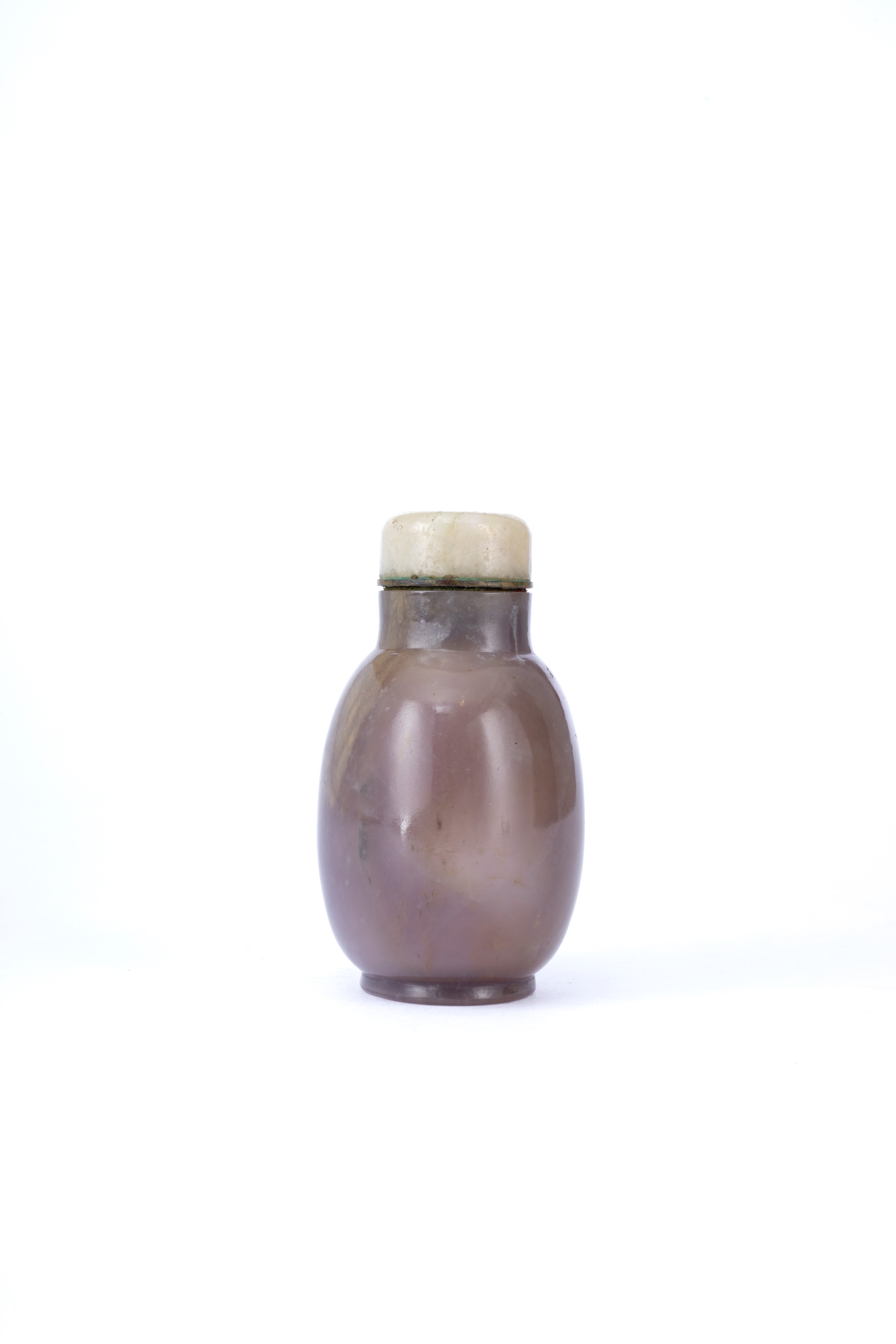 AN AGATE SNUFF BOTTLE