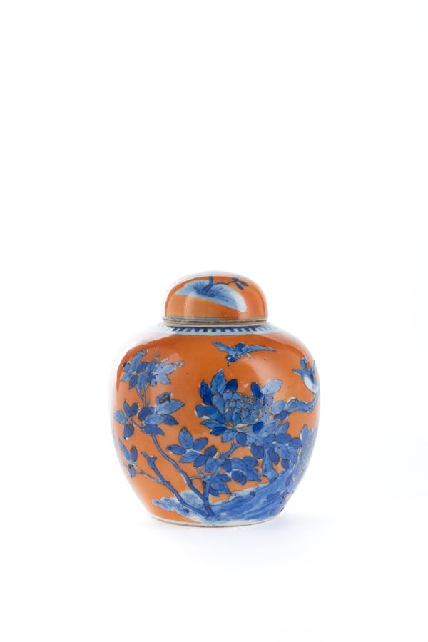 A PORCELAIN GINGER JAR