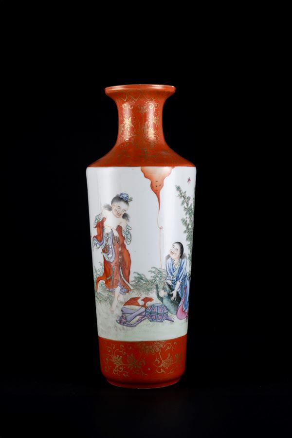 A RARE GILT CORAL GROUND AND FAMILLE ROSE PORCELAIN BALUSTER-SHAPED VASE