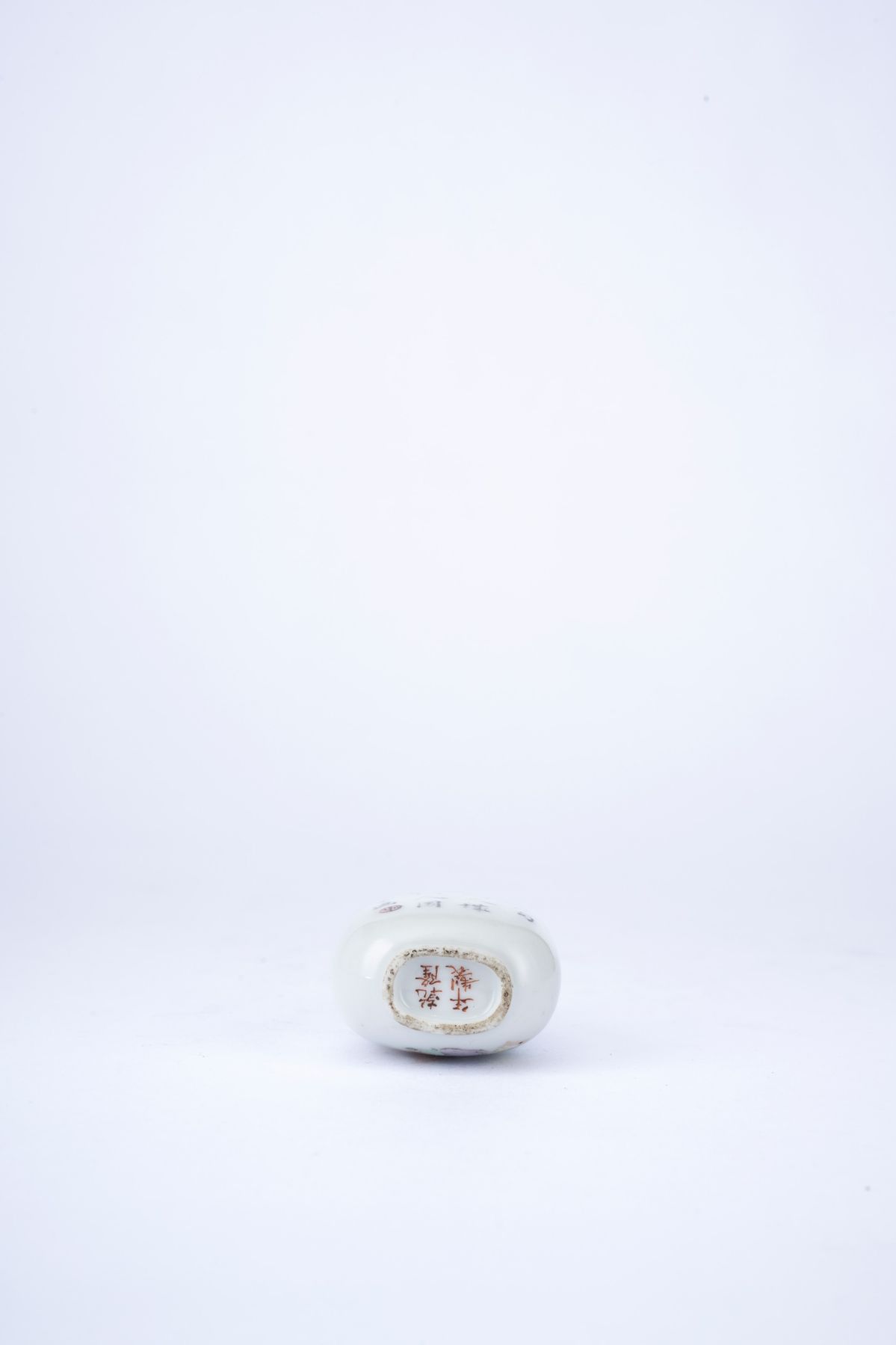 SNUFF BOTTLE IN PORCELLANA QIANJIANG FIRMATA DA ZHAN HUANRONG