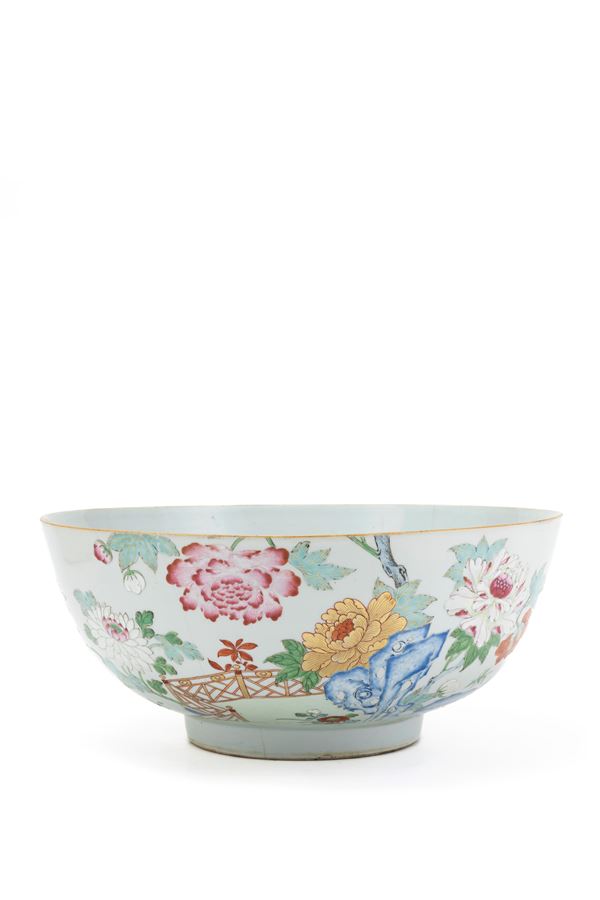 A FAMILLE ROSE PORCELAIN PUNCH-BOWL