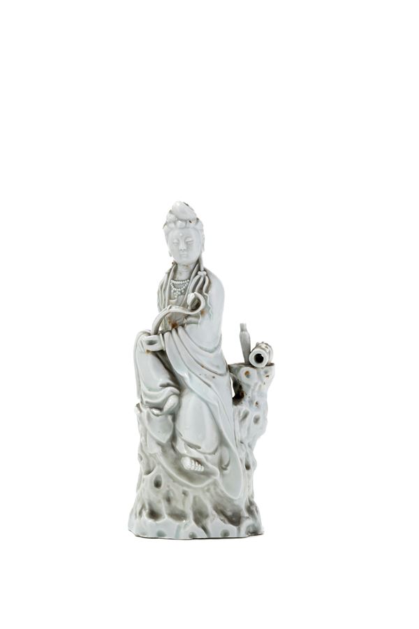 A DEHUA PORCELAIN FIGURE OF GUANYIN