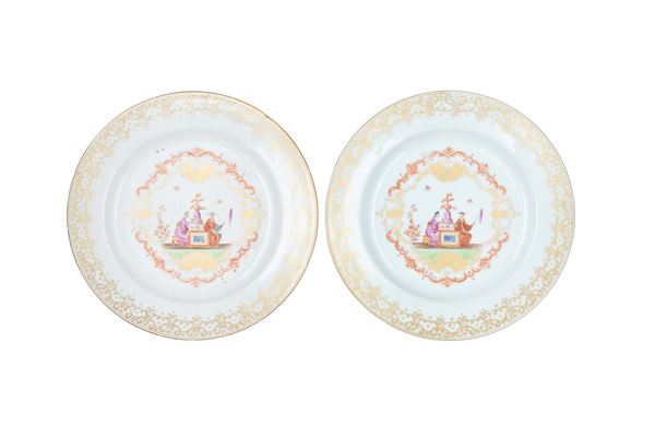 A PAIR OF PORCELAIN DISHES