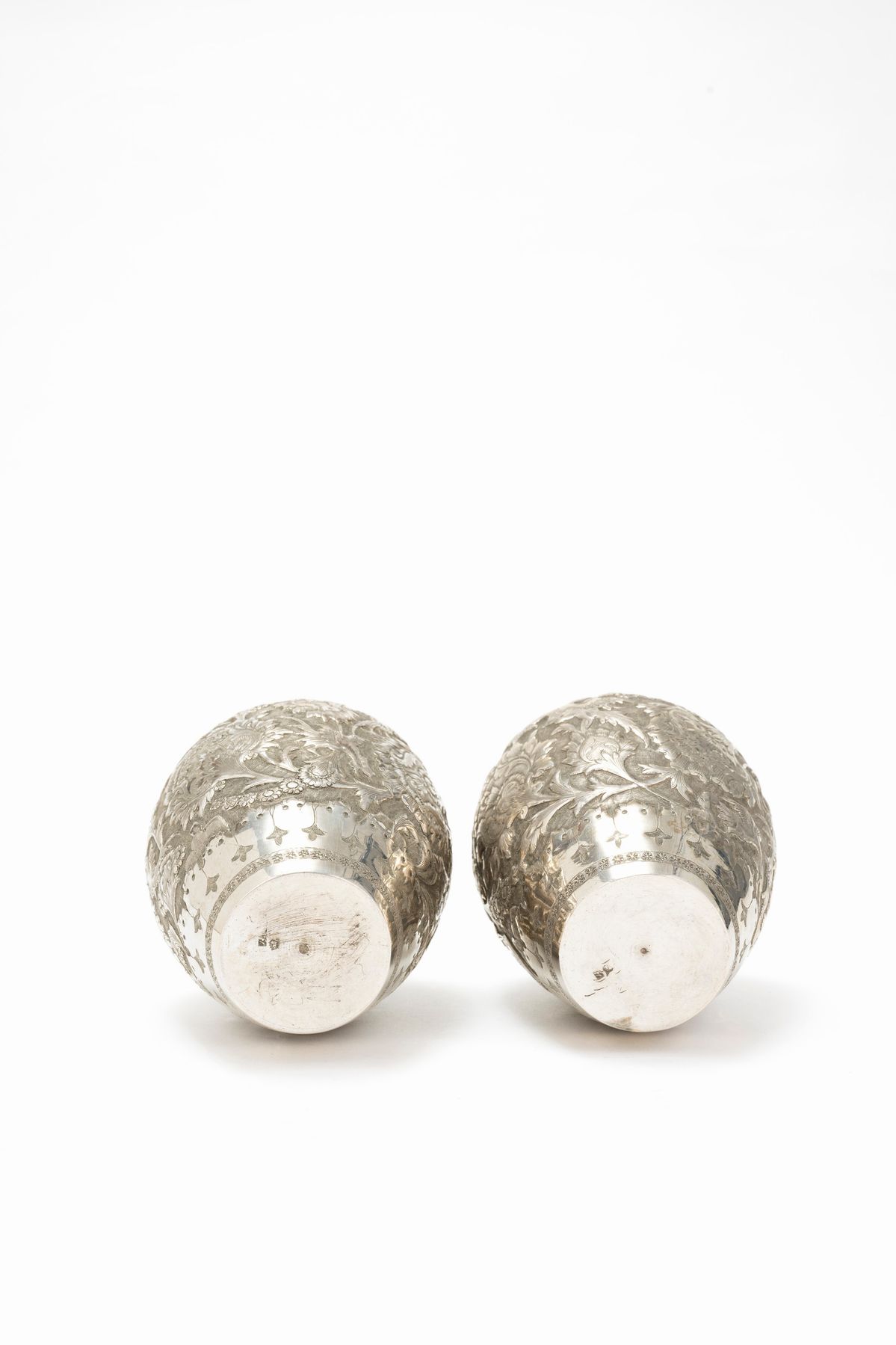 Coppia di Piccoli Vasi in Argento